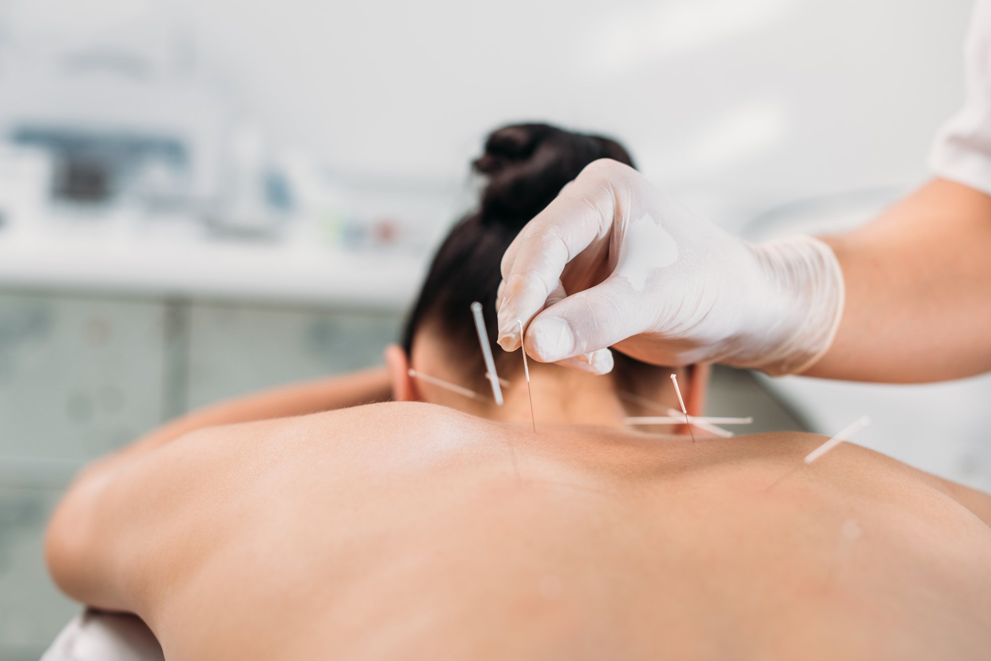 cropped-shot-of-cosmetologist-putting-needles-on-w-2026-03-12-23-51-05-utc